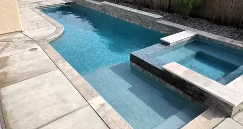 Modern pool design by Aqua Dream Pools